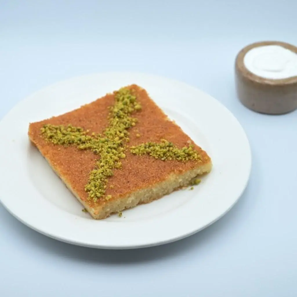 بسبوسة مع القشطة